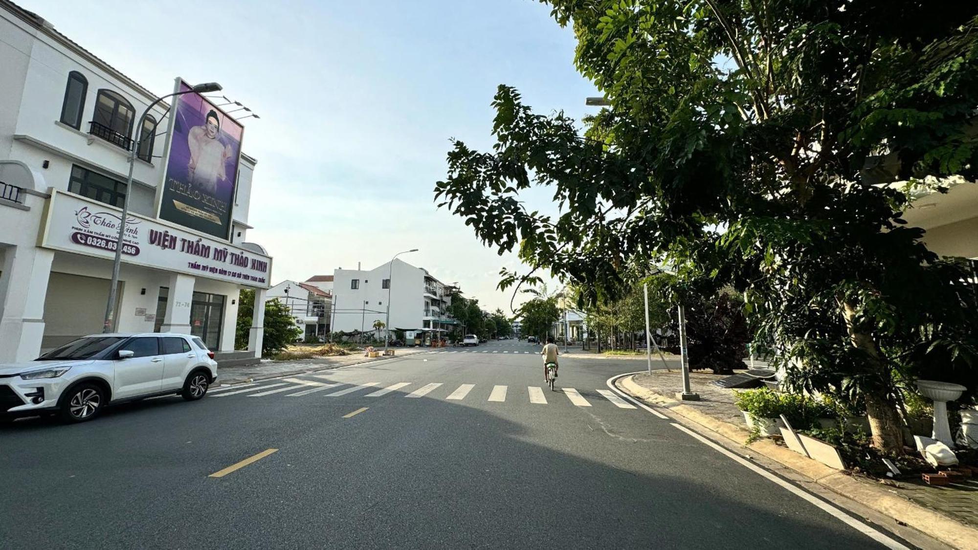 Lá Homestay Long Xuyên Exterior foto
