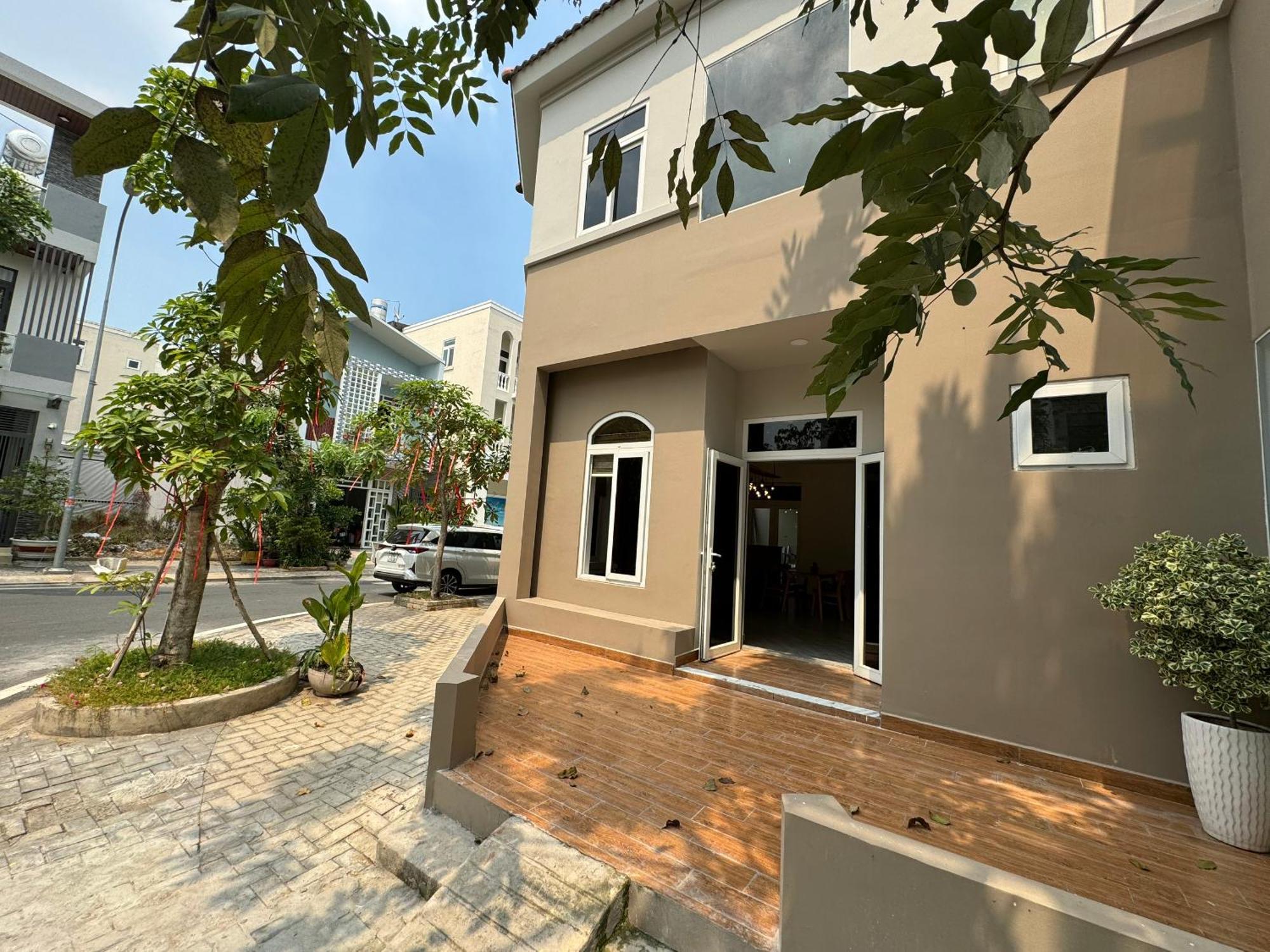 Lá Homestay Long Xuyên Exterior foto