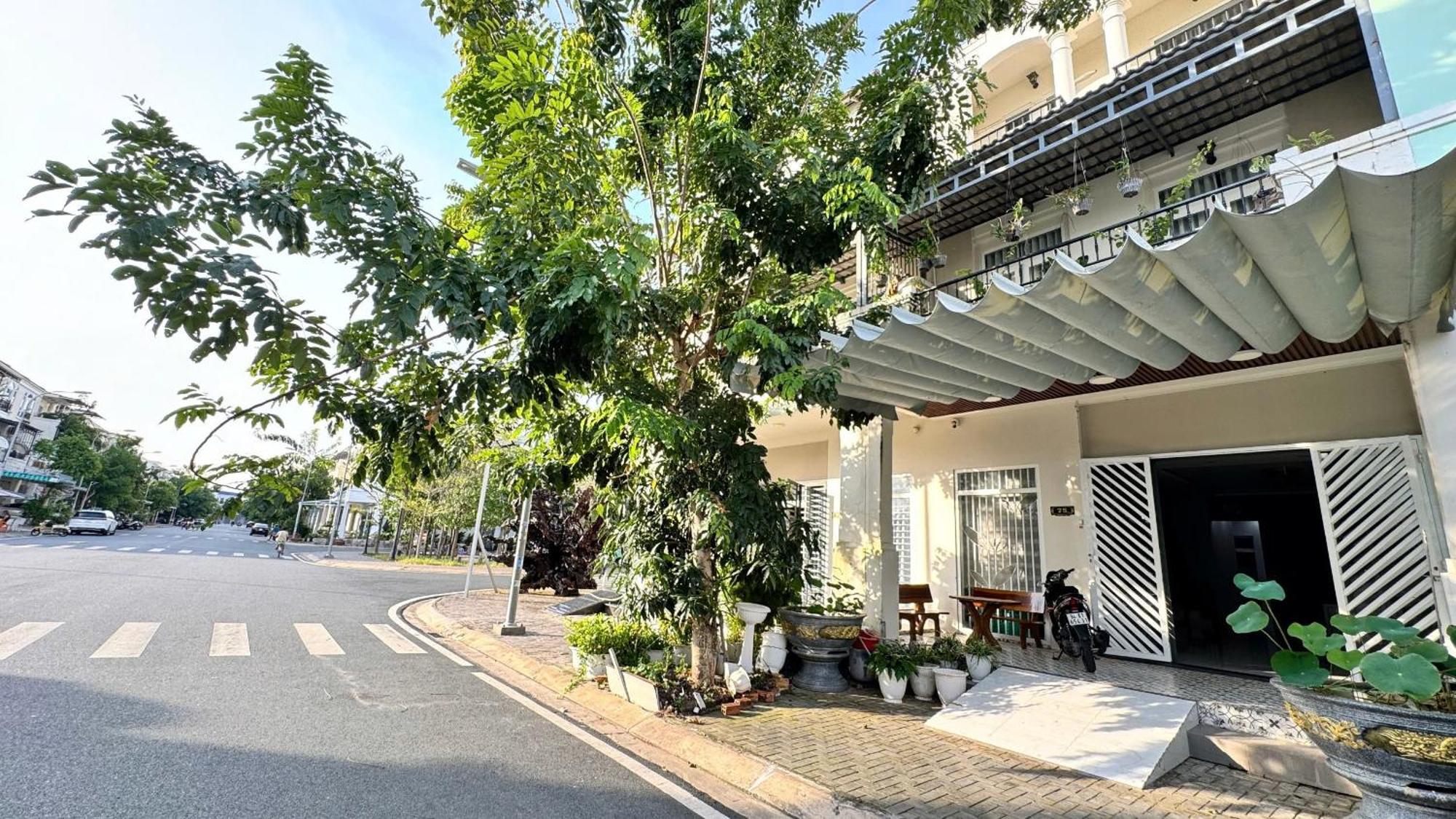 Lá Homestay Long Xuyên Exterior foto